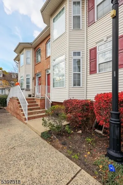 1427 Barnhardt Ln, Rahway City, NJ 07065