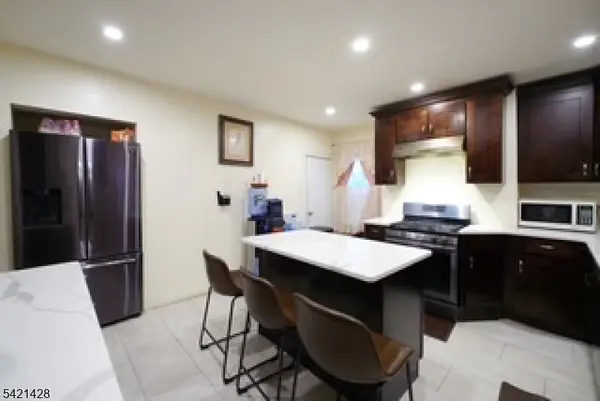 18 Llewellyn Ave, West Orange Twp., NJ 07052