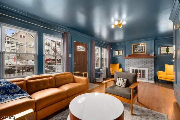 38 Hinsdale Pl, Newark City, NJ 07104