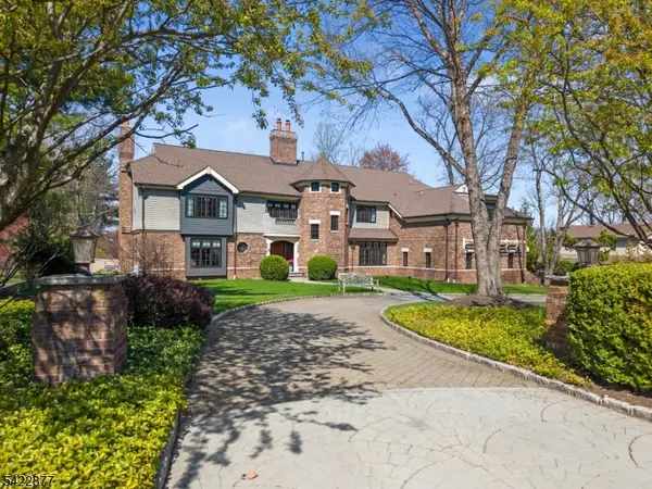 54 Hamilton Dr, North Caldwell Boro, NJ 07006