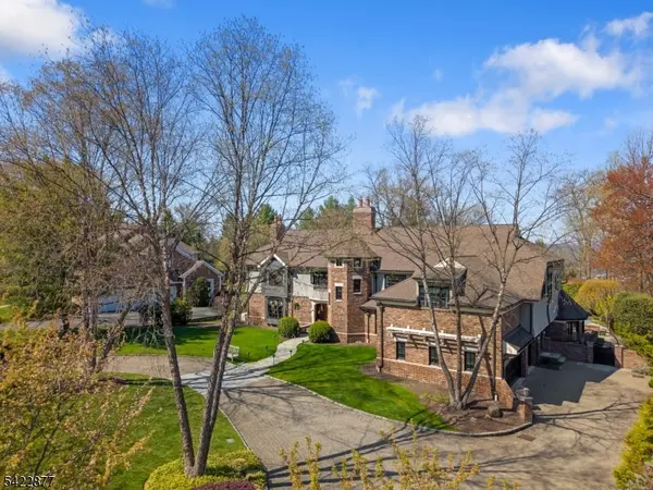 54 Hamilton Dr, North Caldwell Boro, NJ 07006