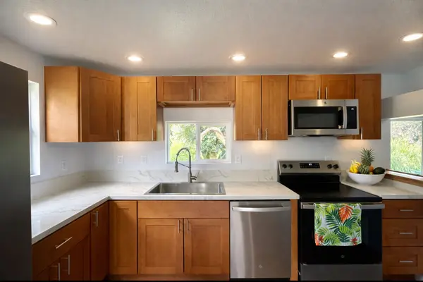 82-6136 ROAD D #B, Captain Cook, HI 96704