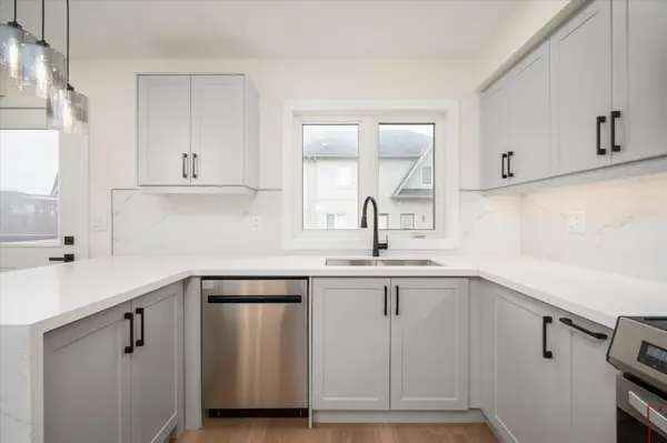 735 Sheppard AVE W #36, Pickering, ON L1V 7K5