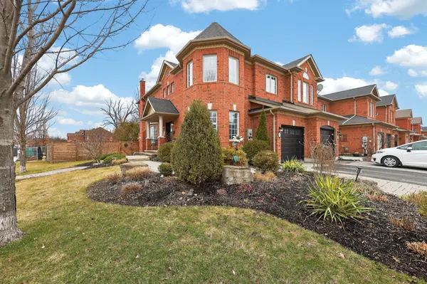 577 Osler CT, Newmarket, ON L3X 2P4