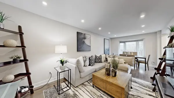 562 Tara Hill CIR, Aurora, ON L4G 6G9