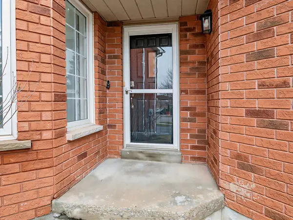 52 Loon AVE, Barrie, ON L4N 8W6