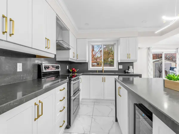 52 Loon AVE, Barrie, ON L4N 8W6