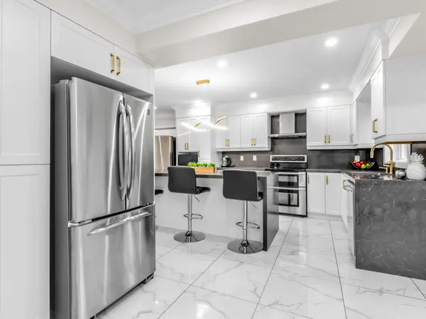 52 Loon AVE, Barrie, ON L4N 8W6