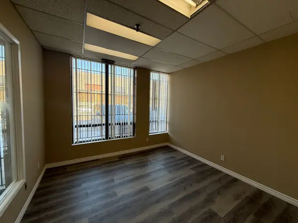 5456 Tomken RD #8, Mississauga, ON L4W 2Z5