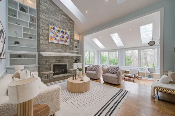 1328 King Henry CT, Oakville, ON L6M 2Y6