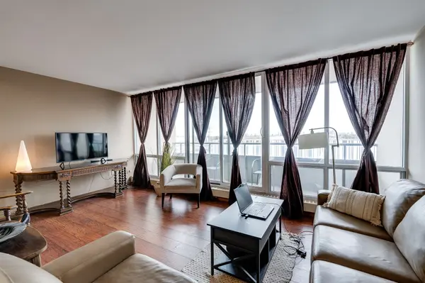 1 Four Winds DR #611, Toronto W05, ON M3J 2T1