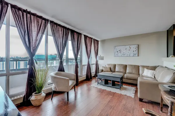 1 Four Winds DR #611, Toronto W05, ON M3J 2T1