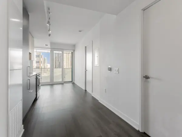 3900 Confederation Pkwy #1612, Mississauga, ON L5B 0M3