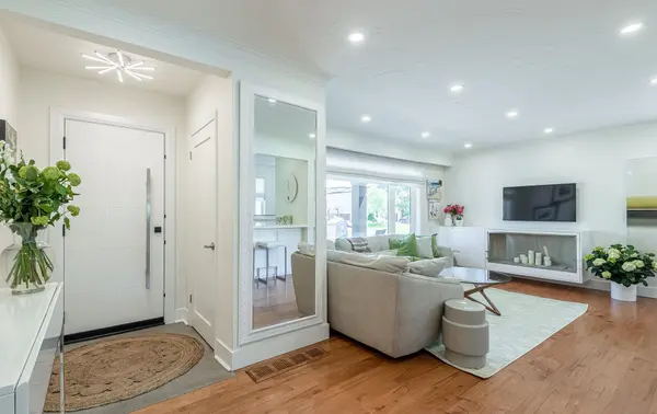 562 Weir AVE, Oakville, ON L6L 4X4