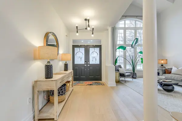 4267 Sarazen DR, Burlington, ON L7M 4Z2