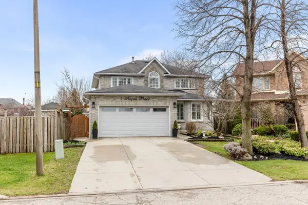 5 Anjou PL, Hamilton, ON L8J 2N8