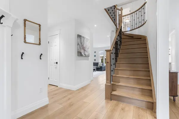 5 Anjou PL, Hamilton, ON L8J 2N8