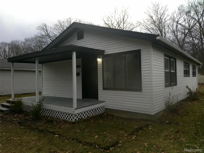 4502 Huckleberry LN, Flint, MI 48507