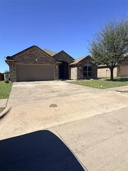 213 Briarstone Drive, Alvarado, TX 76009