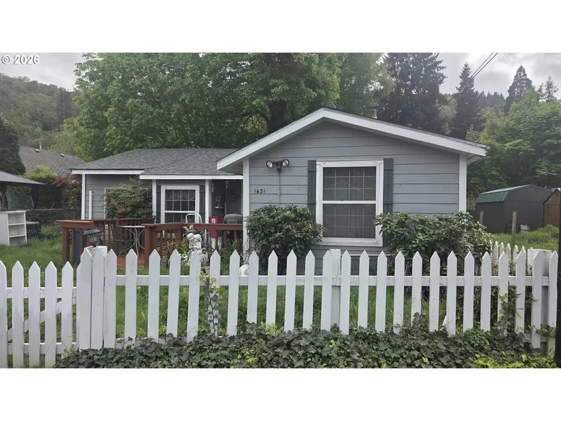 1431 W BROWN AVE, Roseburg, OR 97471