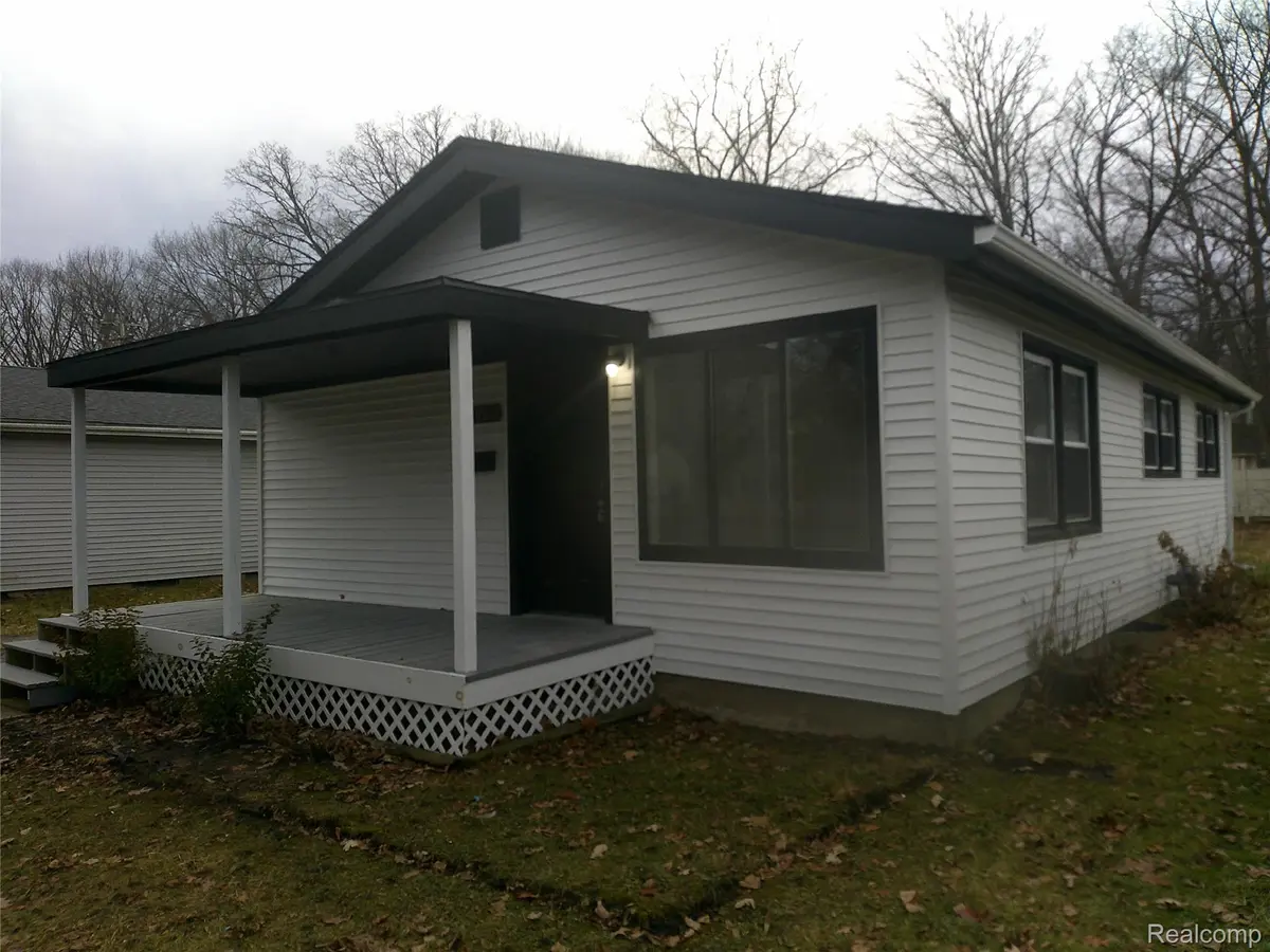 4502 Huckleberry LN, Flint, MI 48507