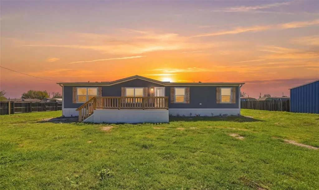 2504 Willow Oak Lane, Burleson, TX 76028