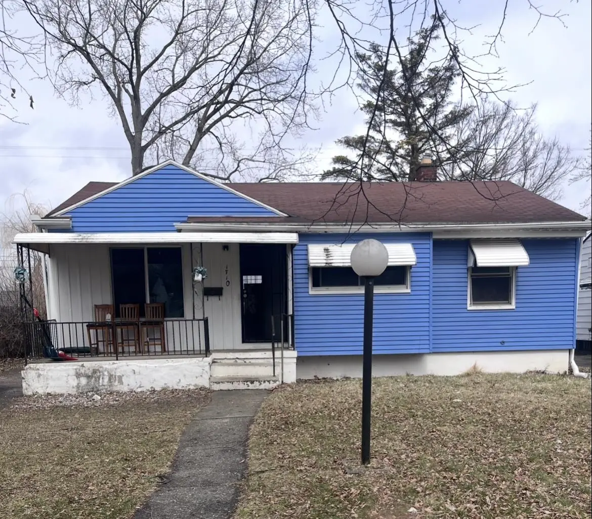 1710 Shamrock LN, Flint, MI 48504