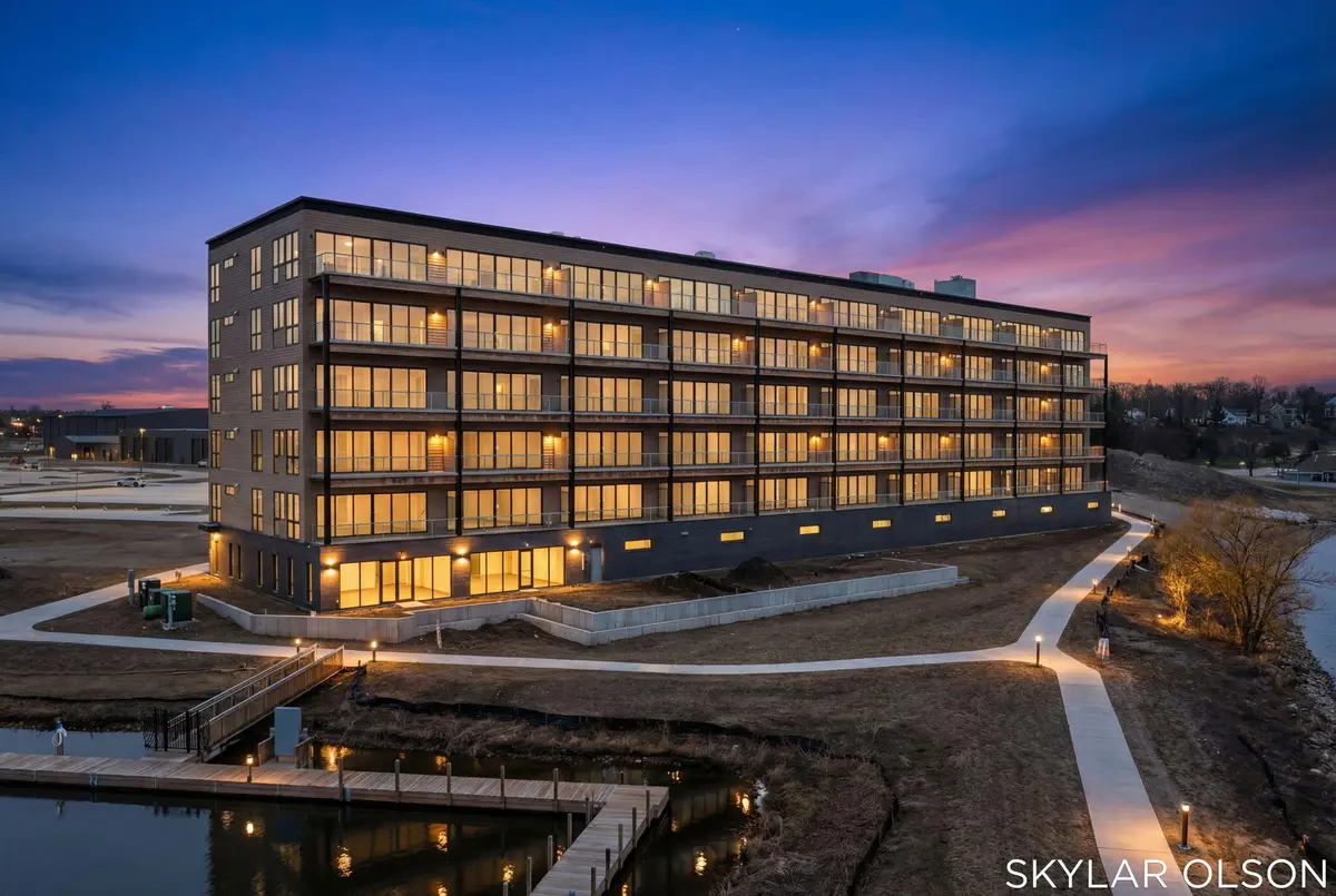 901 Adelaide CIR #402, Muskegon City, MI 49441