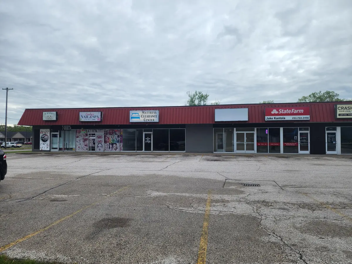 3104 Henry ST, Norton Shores City, MI 49441