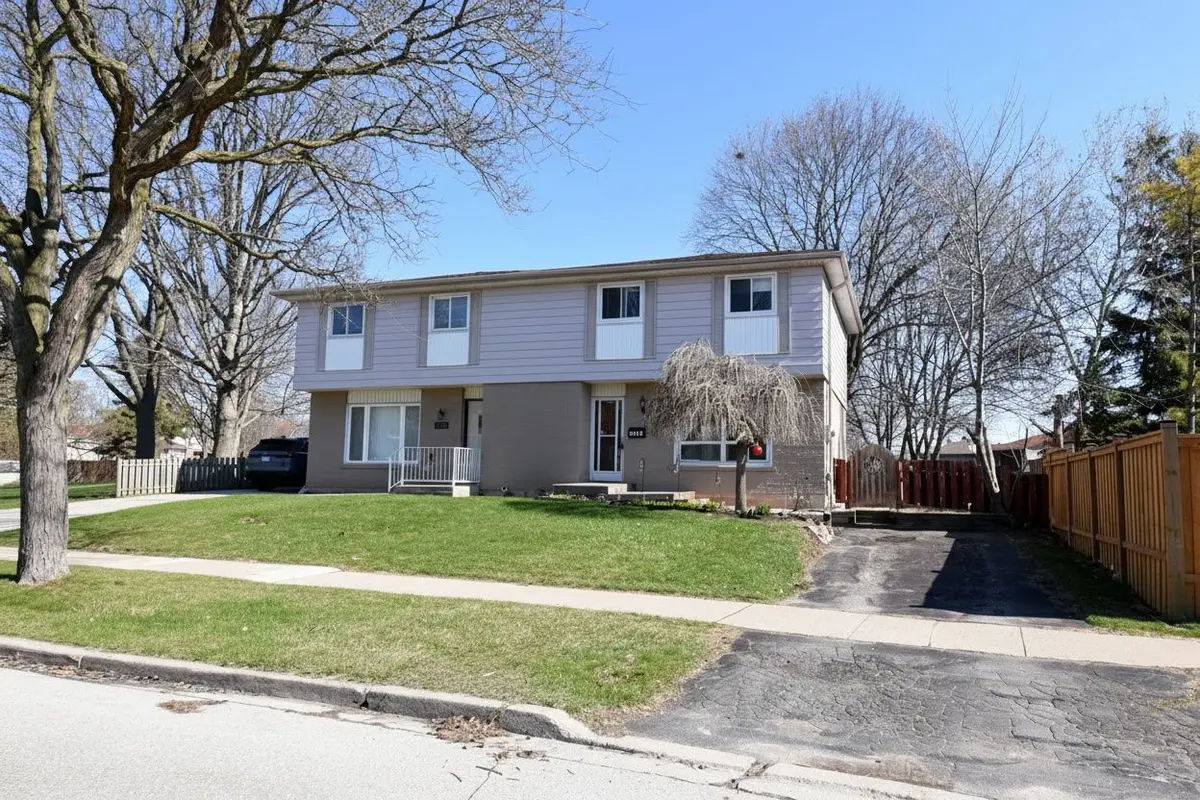 1345 Colonsay DR, Burlington, ON L7P 2T6