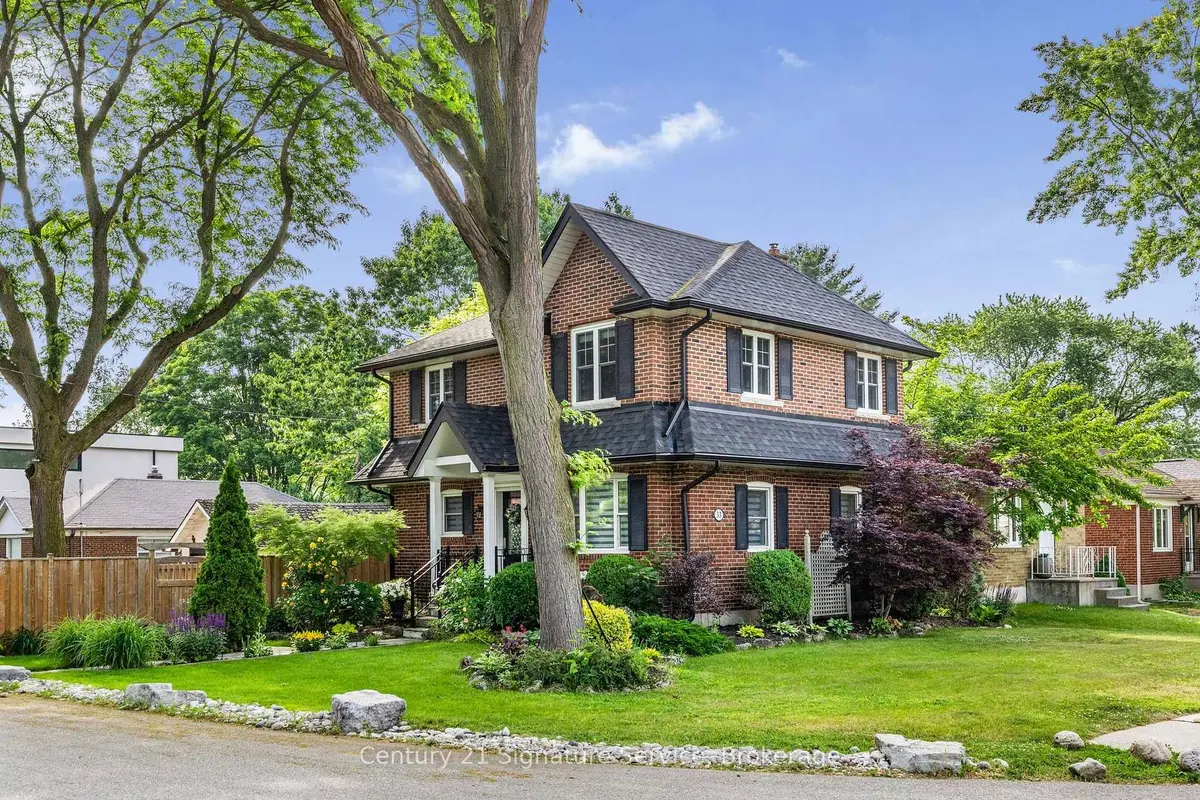 33 McIntosh AVE, Toronto W07, ON M8Y 3E1