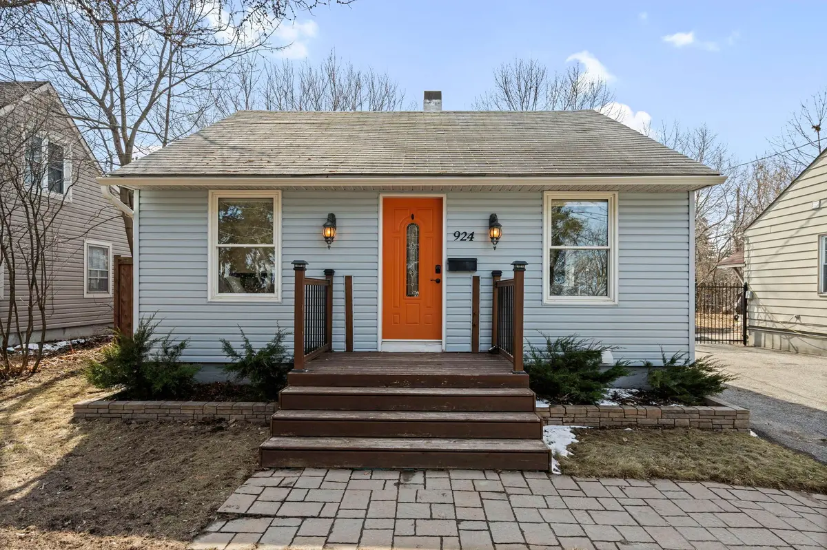 924 Fisher AVE, Carlington - Central Park, ON K1Z 6P4