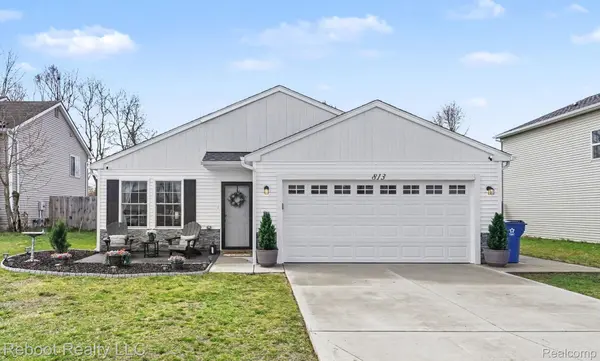 813 Partridge CT, Oakland Charter Township, MI 48442