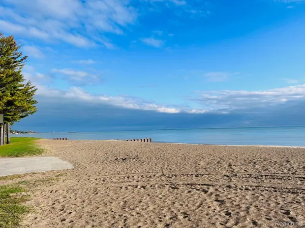 6103 LAKESHORE RD #122, Worth Township, MI 48450