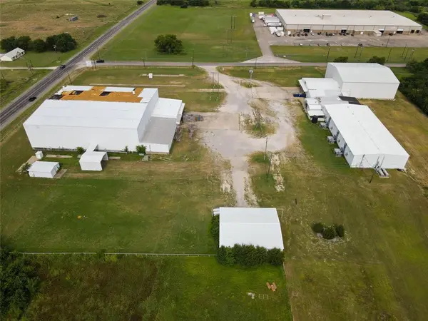 72 Gibbons Road, Southmayd, TX 75092