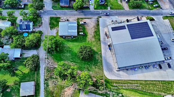 206 N Matthews Street, Bowie, TX 76230