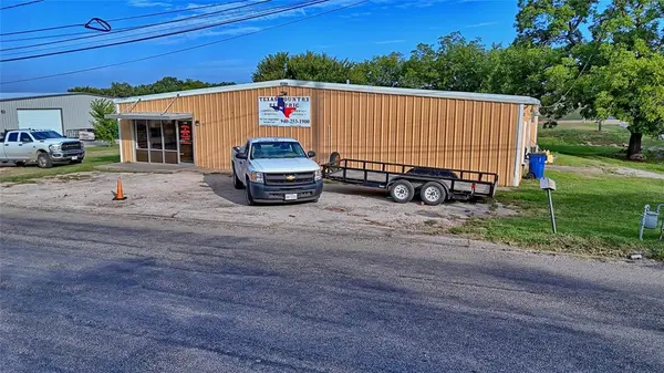 206 N Matthews Street, Bowie, TX 76230