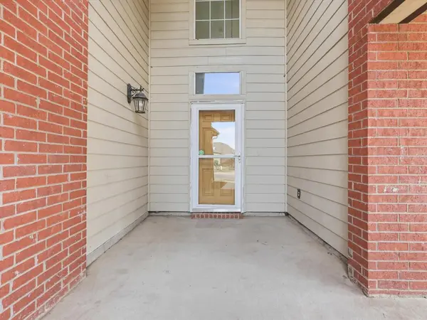 9008 Yosemite Trail, Cross Roads, TX 76227