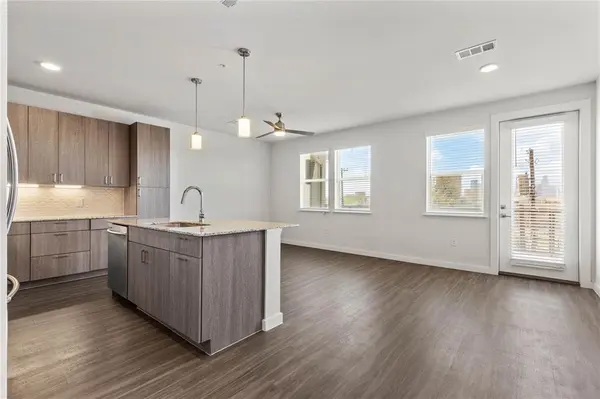 1500 N Fitzhugh Avenue, Dallas, TX 75204