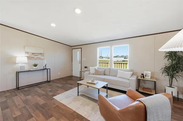 2504 Willow Oak Lane, Burleson, TX 76028