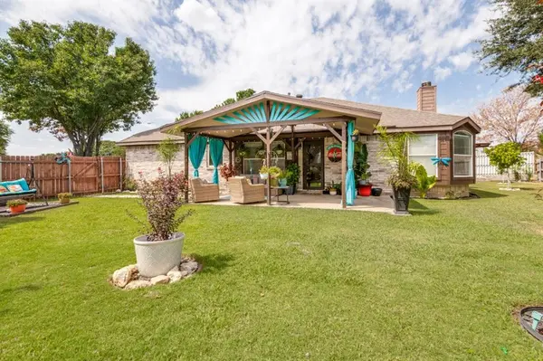 632 Crestview Court, Saginaw, TX 76179