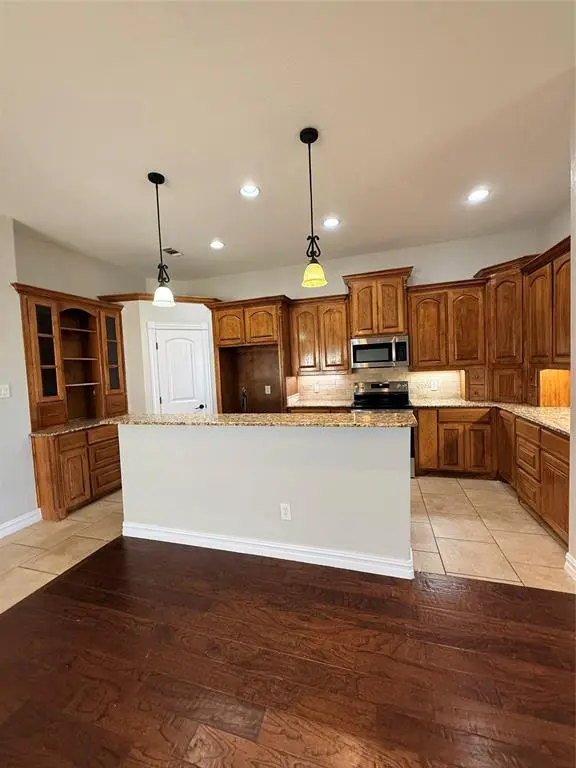 213 Briarstone Drive, Alvarado, TX 76009