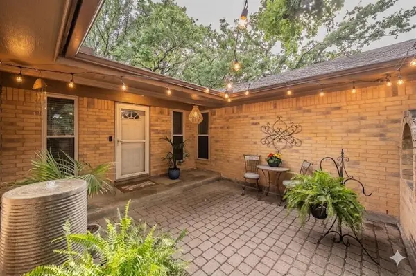 5810 Ridge Drive, Arlington, TX 76016