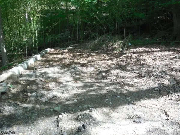 45 Buena Vista Way, Bloomingdale Boro, NJ 07403