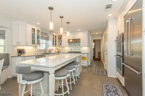 17 Longfellow Dr, Roxbury Twp., NJ 07876