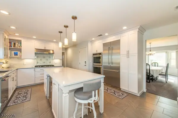 17 Longfellow Dr, Roxbury Twp., NJ 07876