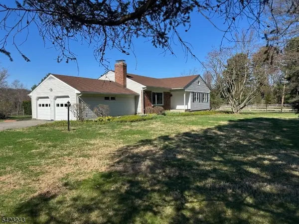 1 Scarlet Oak Rd, Tewksbury Twp., NJ 07830