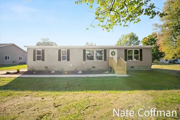 326 Willow ST, Howard City, MI 49329