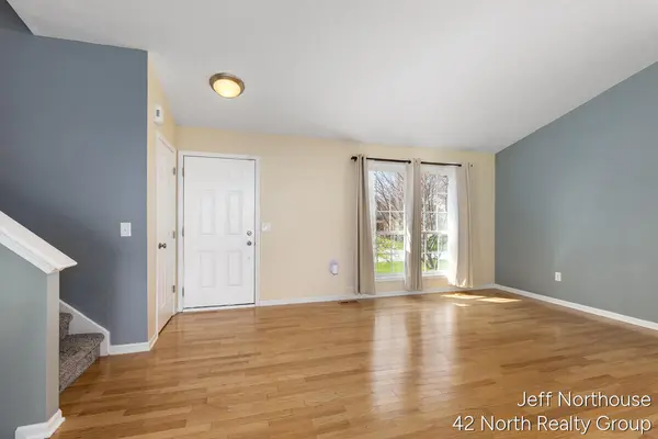 3695 S Falling Leaf DR SE, City Of Kentwood, MI 49512