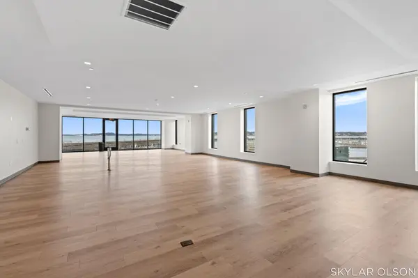 901 Adelaide CIR #402, Muskegon City, MI 49441